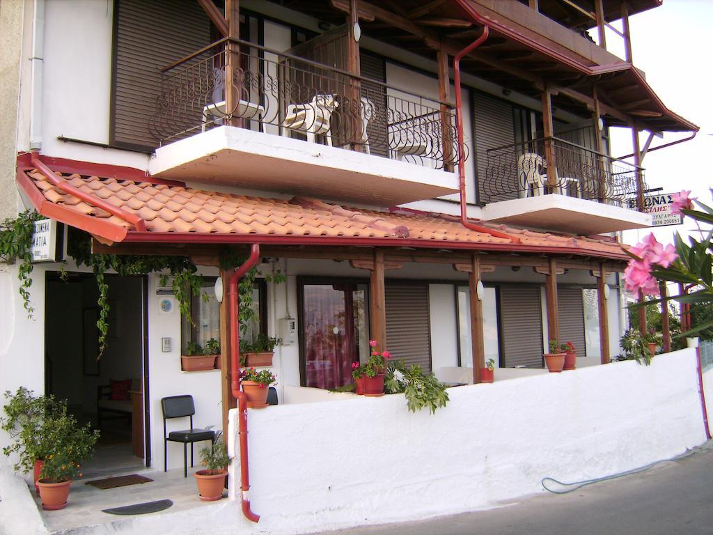 Vassilis Guesthouse Rapsáni Extérieur photo